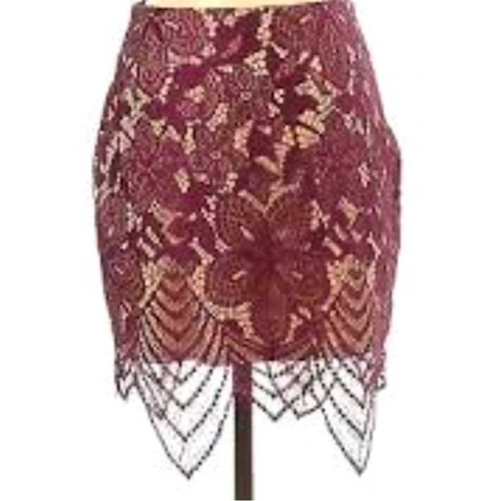 NWT Express Burgundy Floral Lace Mini Skirt Size 8 Scalloped Hem Date Night - Picture 3 of 5